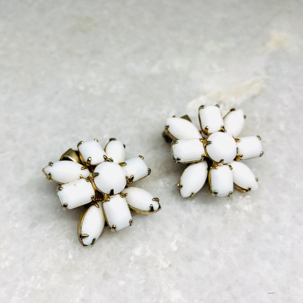 Vintage Midcentury White Milk Glass Flower Clip On Earrings 1950s Silver 0.75”